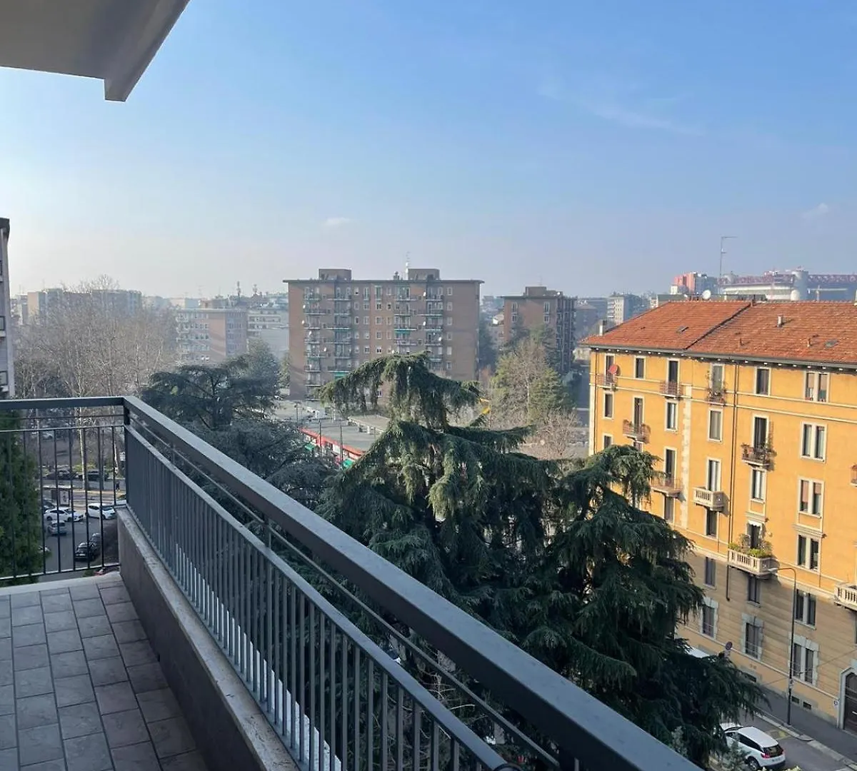 Luminoso Appartamento Vista San Siro Milan