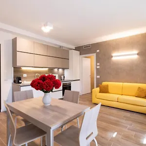West - Modern And Comfortable Milano